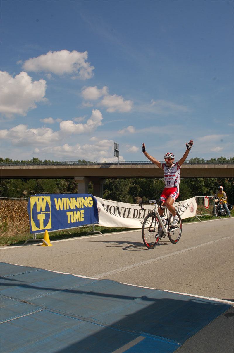 gal/2007/17 - Fondo Valdarbia - Arrivo lungo/DSC_1574-01.jpg